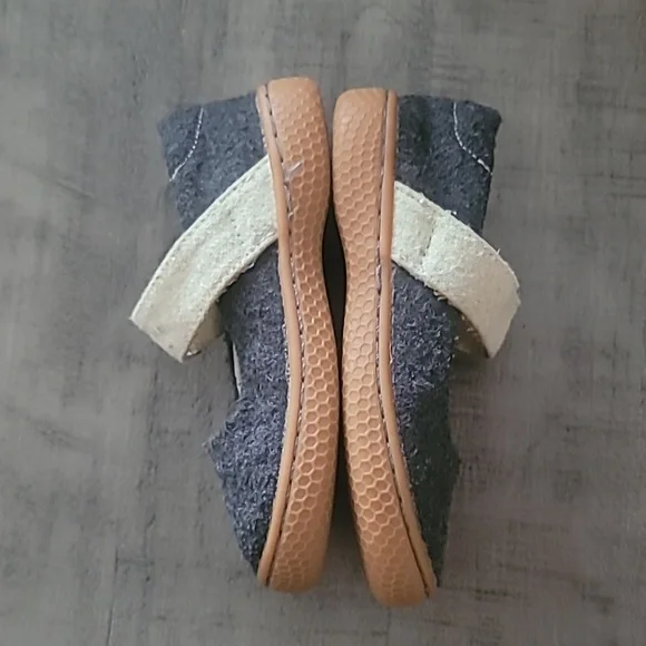 Livie and Luca Mary Jane Style Sneakers With Velcro Size 8 Girls - Picture 2 of 6